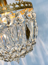 Load image into Gallery viewer, Vintage bag chandelier
