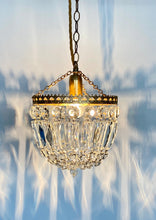 Load image into Gallery viewer, Vintage bag chandelier
