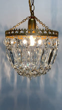 Load and play video in Gallery viewer, Vintage bag chandelier
